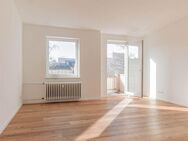 "Traumhaftes Retro-Chic: 3-Zimmer-Wohnung mit Balkon und Einbauküche in charmantem 60er-Jahre Bau - Berlin
