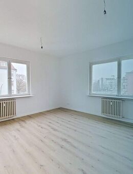 Sanierte 2-Zimmer-Altbauwohnung mit EBK in Steglitz - Berlin