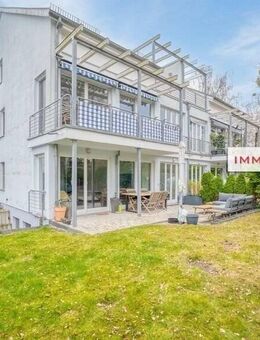 IMMOBERLIN.DE - Exzellente Wohnung mit Südwestterrasse, 150 m2 Garten & Pkw-Stellplatz in familienfreundlicher Lage - Berlin