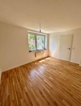 Provisionsfrei: Helle, renovierte 2-Zimmer-Wohnung mit Balkon & Ausblick im Vorderen Westen - Kassel