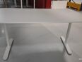 IKEA Schreibtisch mit höhenverstellbarer Funktion – Praktisch und flexibel! in 85757