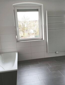 Schicke 2-Raumwohnung mit XL-Küche und Luxusbad mitten in Schönebeck - Schönebeck (Elbe)