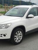VW Tiguan Sport & Style (TÜV neu, Sommerreifen + Winterreifen,..) in 92339