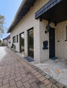 Charmante Doppelhaushälfte mit Wintergarten, Kamin und sonnigem Garten in Hövelhof - Hövelhof (Sennegemeinde)