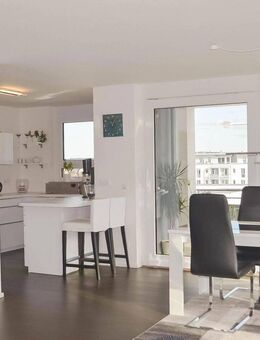 von Privat - Penthouseflair, bezugsfrei und neuwertig, sehr hell und tolle Aussicht, Balkon, EBK - Böblingen