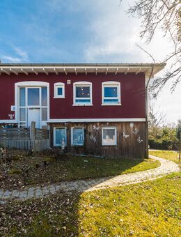 Großzügiges EFH im Bungalowstil - hohe Decken, Einliegerwohnung, Kamin, großer Garten & Parkplätze! - Ravenstein