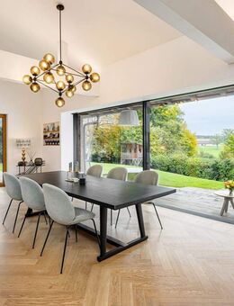 Chalet meets Purismus: Landhaus-Juwel mit Fernblick und Gästewohnung in Seenähe - Münsing