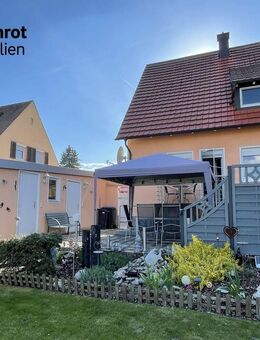 Sehr gepflegte DHH im Süden Bayreuths mit wunderschönem Gartengrundstück, Terrasse und Garage - Bayreuth