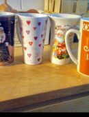 4 Große Tassen davon sind 2 Weihnachtstassen in 32312