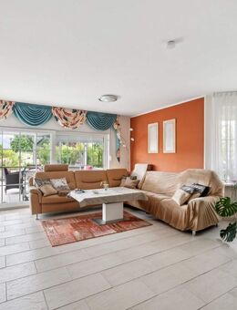 Modernes Ein- bis Zweifamilienhaus mit Doppelgarage und Pool auf großem Grundstück - Kremmen