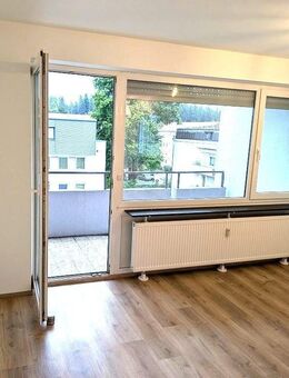 Große, top sanierte 4-Zi-Wohnung mit Balkon, Blick in die Berge und Tiefgaragenstellplatz - Traunreut
