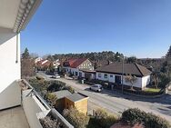 3-Zimmer-Wohnung (82,25 m²) mit Loggia, modernem Bad, 2-fach verglasten Kunststofffenstern & neuem Hausdach – Garage optional - Wendelstein