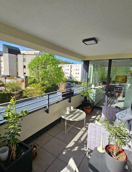 WINNENDEN: Attraktive 3-Zi.-Wohnung * hochwertig ausgestattet * EBK * 2 Balkone * TG-Stpl. inkl. * - Winnenden