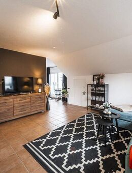 **Über den Dächern wohnen: stilvolle Dachgeschosswohnung in Toplage zu vermieten** - Cloppenburg