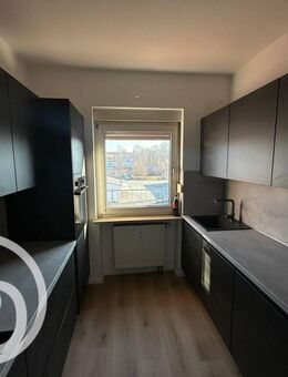 Modernisierte 3-Zimmer-Wohnung (ca. 100 m²) mit Einbauküche - attraktive Lage in Hof - Hof