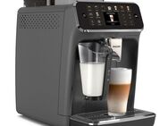 Philips Kaffeevollautomat EP5544/50 5500 Series, 20 Kaffeespezialitäten (heiß oder eisgekühlt), LatteGo-Milchsystem, SilentBrew Technologie, Schwarz verchromt