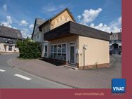 KÄUFERPROVISIONSFREI: Wohnhaus mit ELW (2 WE) und Stellplätzen im Ortskern. Gute Rendite möglich! - Sinn