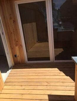 wunderschöne neugebaute Luxus Dachgeschosswohnung mit großer Loggia,Wellnessbad, Dusch und Bad, Eicheboden, im Herzen von Zirndorf - Zirndorf