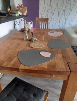 Tisch und 4 passende Stühle - Maintal