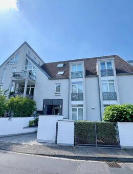 Erdgeschosswohnung mit 3 Terrassen und Tiefgaragenstellplatz in Düsseldorf, Alt-Lohausen - Düsseldorf