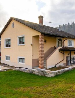 Großzügiges Haus mit Einliegerwohnung, Garten & traumhafter Aussicht in Zell im Wiesental - Zell (Wiesental)