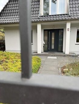 Neubau-Villa aus 2013, hervorragende Ausstattg, zusätzl. Massivhaus im Garten von 44 m², beste Gegend!! - Hohen Neuendorf