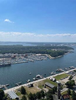 Hoch gelegene 2-Zimmer-Ecksuite mit TG-Stellplatz und herrlichem Trave- und Meerblick - Lübeck