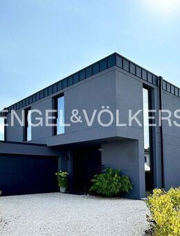 Nähe Limburg: Exklusive und energieeffiziente Neubau-Villa mit Pool - Limburg (Lahn)