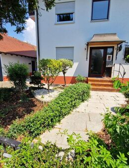 Helle sonnige Doppelhaushälfte mit Einliegerwohnung in ruhiger Lage kleinem Garten in Freiburger Umlandgemeinde - Vörstetten