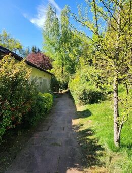 Geräumige Parterre-Eigentumswohnung mit eigenem Grundstück und Parkflächen in ruhiger Ortsrandlage - Kaiserslautern