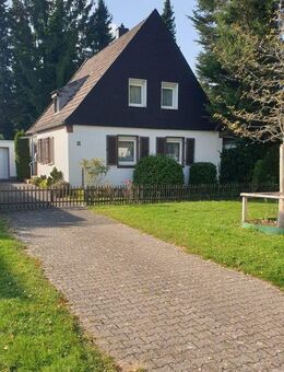 Einfamilienhaus mit Potenzial auf sonnigem Traumgrundstück mit Südwestlage - Krefeld