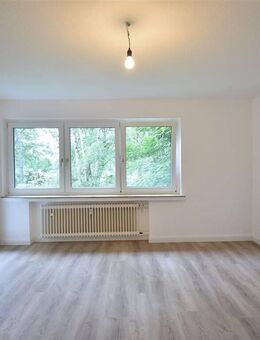 Ruhige Lage! Renovierte 3-Zi-Whg mit Balkon in DU-Röttgersbach - Duisburg