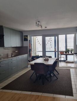 helle 4,5 Zimmer Wohnung mit hochwertiger Einbauküche zu vermieten - Remseck (Neckar)