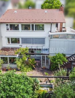 Renovierungsbedürftiges 2-Familienhaus mit Büro und Baugrundstück in S-Sonnenberg - Stuttgart