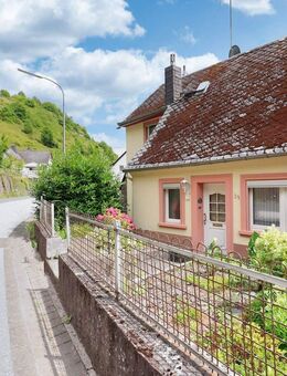 Viel Platz für die Familie - Haus mit Garten, Garage und viel Freifläche in Ortsrandlage von Zell - Zell (Mosel)