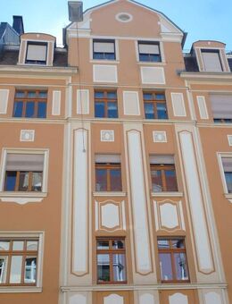 Zentrumsnahe 5-Zimmer-Wohnung (3. OG) in Hof - Süd-Balkon, Kellerabteil & Dachboden - ideal für WGs - Hof