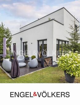 Design trifft Komfort - Exklusives Einfamilienhaus mit Solarthermie, Vollkeller und Weitblick - Ahrensburg