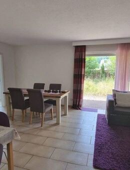 Großzügige 4-Zimmer-Erdgeschosswohnung mit Terrasse, Garten und Carport in Büsingen - Büsingen (Rhein)