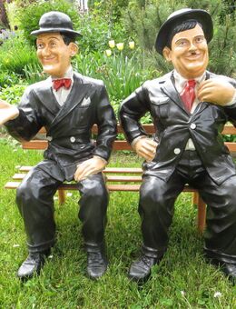Dekofigur Dick und Doof sitzend auf der Bank 3 - teilig NEU Kostenlose Anlieferung - Hergisdorf
