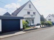 Marienrachdorf: - Einziehen und Wohnen-, Saniertes Einfamilienhaus mit Garage auf kleinem Areal - Marienrachdorf