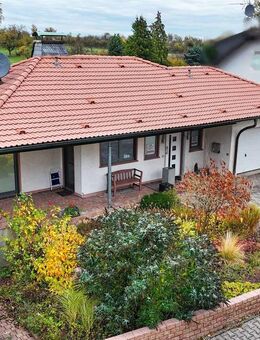 Stilvoller Bungalow mit separater ELW, Doppelgarage & großem Grundstück - Hammersbach