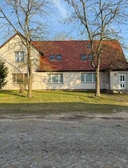 Charmantes Zweifamilienhaus in ruhiger Lage von Mirow-Leussow - Mirow