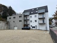 Helle Loft/Dachgeschosswohnung mit EBK, Fussbodenheizung, Balkon, Parkplätze - Rottenburg (Laaber)