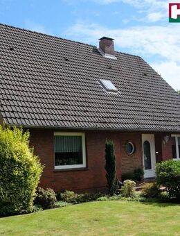 Alleinlage! Mit Grünland! Ein sehr gepflegtes Einfamilienhaus sowie ein altes Landhaus mit Nebengebäuden - Aurich