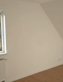 Ribnitz / Mühlenberg / Dachgeschoss / 2 - Raum / Balkon / Keller / Stellplatz - Ribnitz-Damgarten