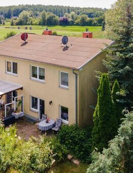 Stadtvilla-Doppelhaushälfte am Feld in Prötzel - Mit Keller, Einbauküche, zwei Bädern, Pool u.v.m. - Prötzel