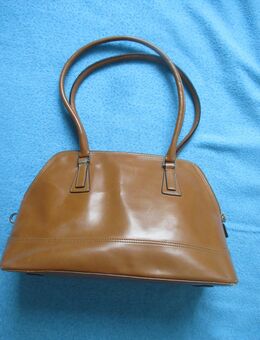 NEUw * Klassisch * edel * Business * Freizeit * Leder- Imitat (Vegan) * Umhänge Tasche * Umhängetasche * Henkel Tasche * Henkeltasche * BAG * Tote * TASCHE "YORN" caramèl * cognac * - Riedlingen
