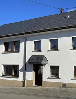 Im Ortskern gelegenes Wohnhaus mit Anbau und Garage - Malborn