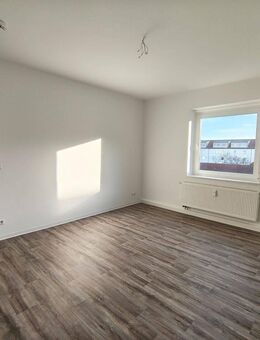 Hell, saniert, gut geschnitten: 2-Zimmer in ruhiger Wohnlage - Brandenburg (Havel)
