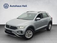 VW T-Roc, 1.0 TSI Life, Jahr 2022 - Oberaurach